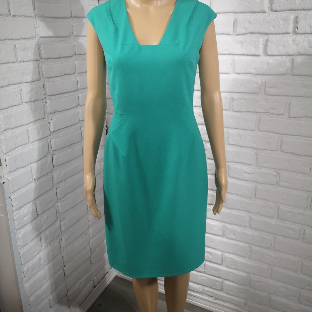 Calvin Klein Ladies Size 2 Green Sleeveless Lined Back Zipper & Clasp Dress